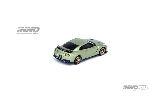 INNO64 1:64 Nissan GT-R (R35) in Millennium Jade