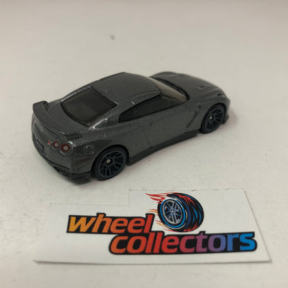 17 Nissan GT-R (R35) * Gray * Hot Wheels Loose 1:64 Scale