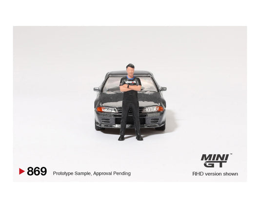 MINI GT 1:64 Nissan Skyline GT-R (R32) Nismo Gunmetal with Matsuda Figure 鈥?Tsugio Matsuda Collection